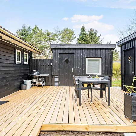 Amazing In With 2 Bedrooms And Wifi 펜션